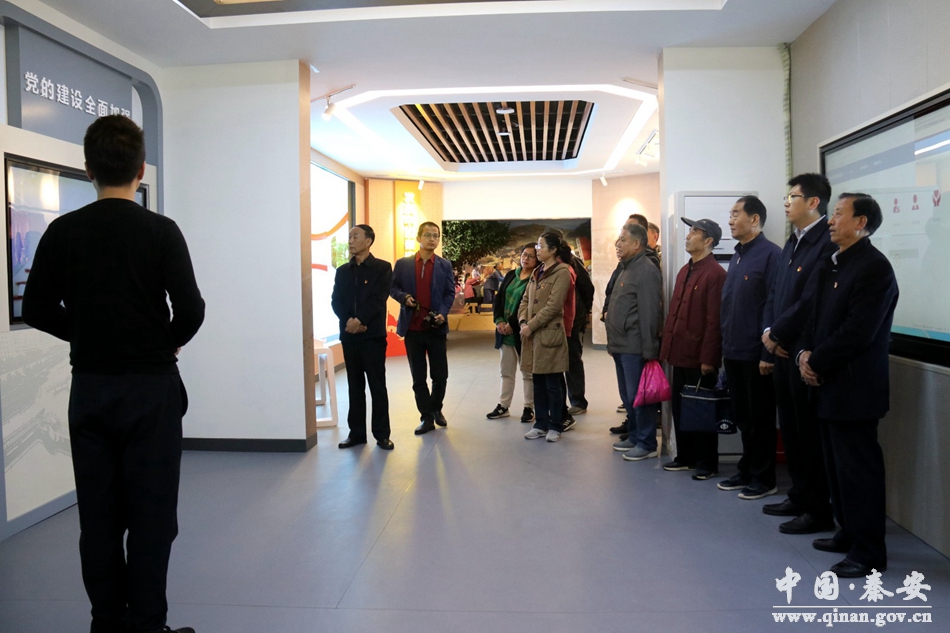 天水市政府離退休黨員干部來秦安縣“智慧黨建”教育基地參觀學習
