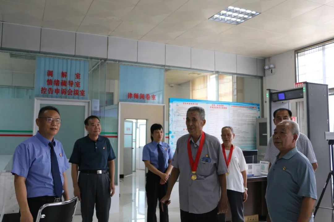 黨史學習教育│陸川縣檢察院黨員活動中心揭牌儀式暨“光榮在黨50年”紀念章頒發儀式