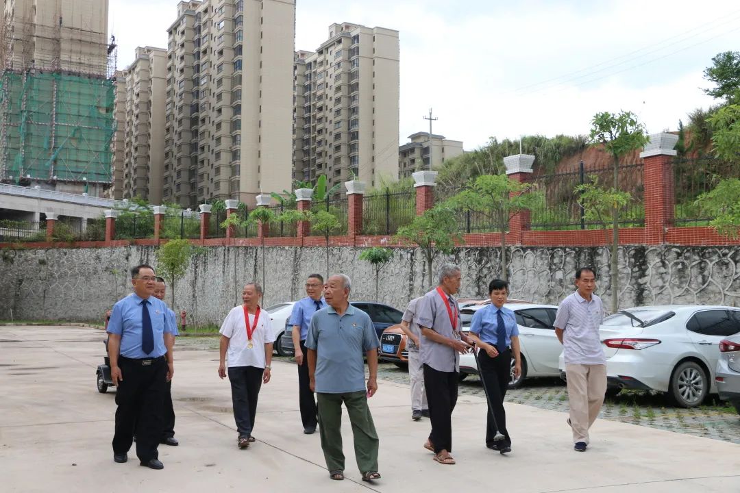 黨史學習教育│陸川縣檢察院黨員活動中心揭牌儀式暨“光榮在黨50年”紀念章頒發儀式